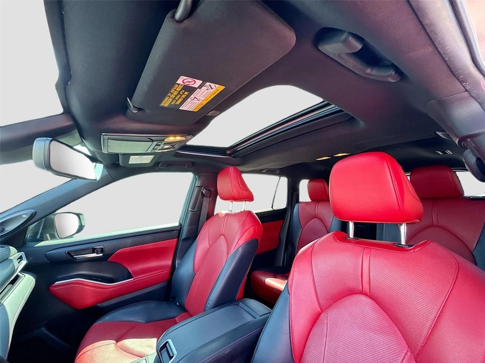 2023 Toyota Highlander - Image 11 of 19
