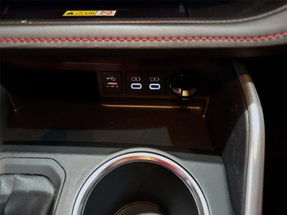 2023 Toyota Highlander - Image 16 of 21