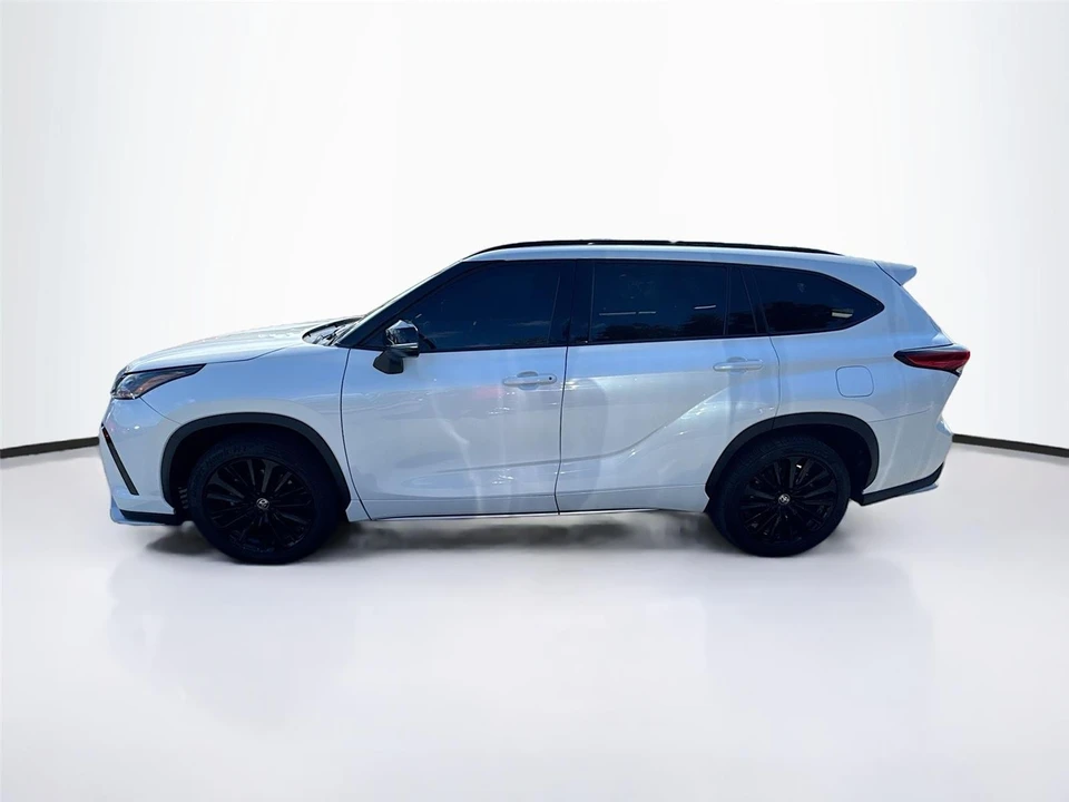2023 Toyota Highlander - Image 2 of 19