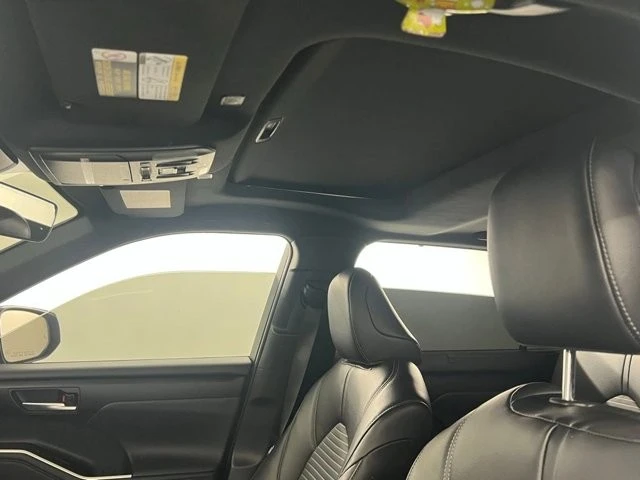 2023 Toyota Highlander - Image 8 of 10