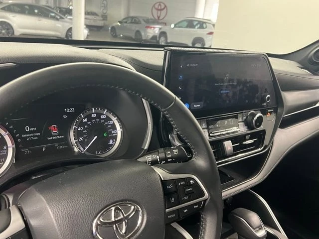2023 Toyota Highlander - Image 7 of 10