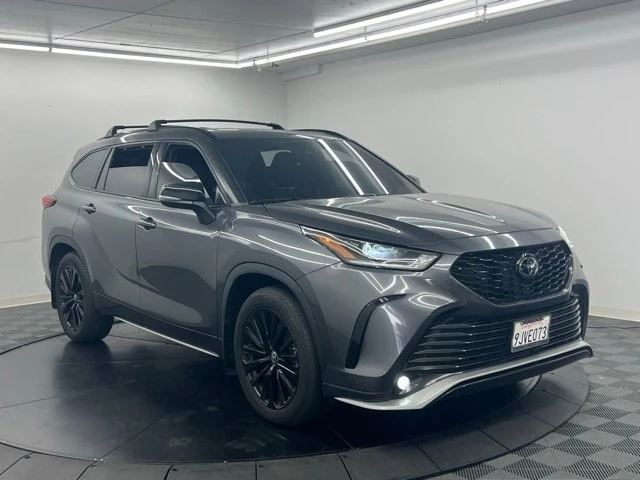 2023 Toyota Highlander - Image 2 of 10