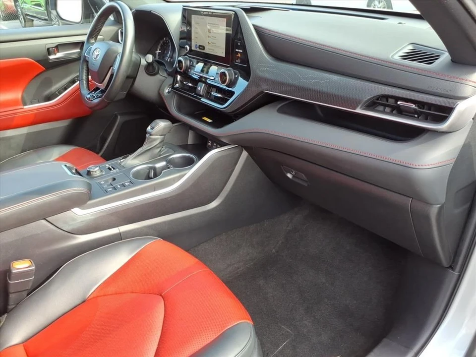 2023 Toyota Highlander - Image 15 of 21