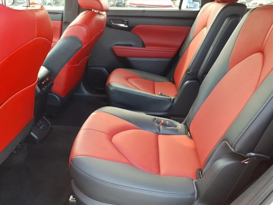 2023 Toyota Highlander - Image 12 of 21