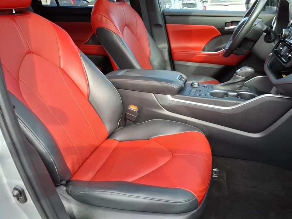 2023 Toyota Highlander - Image 14 of 21