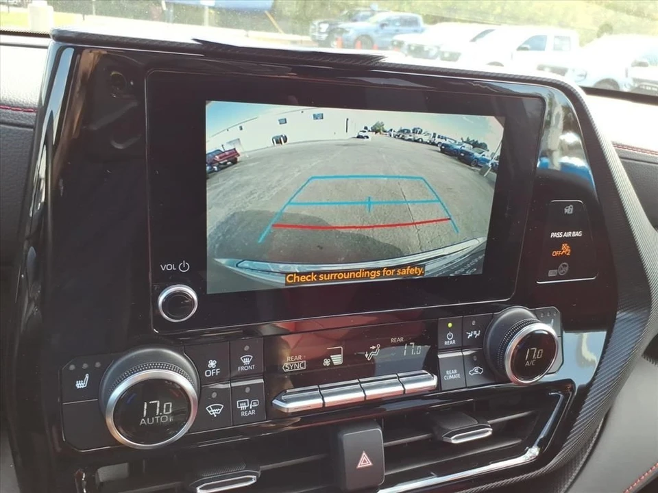 2023 Toyota Highlander - Image 18 of 21