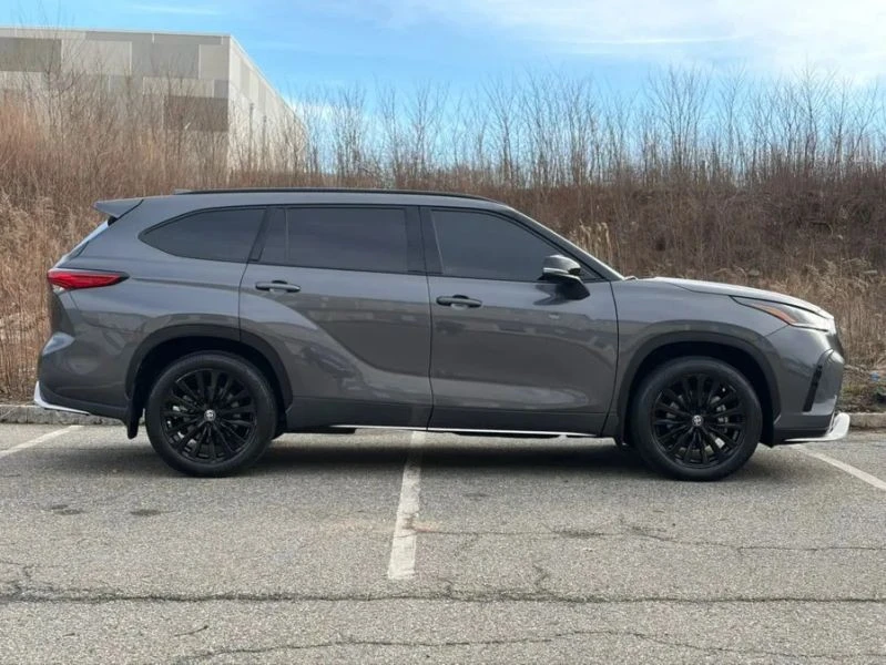 2023 Toyota Highlander - Image 9 of 12