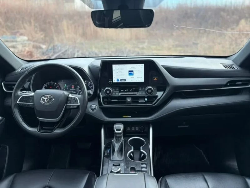 2023 Toyota Highlander - Image 10 of 12