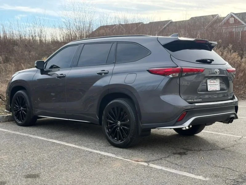 2023 Toyota Highlander - Image 6 of 12