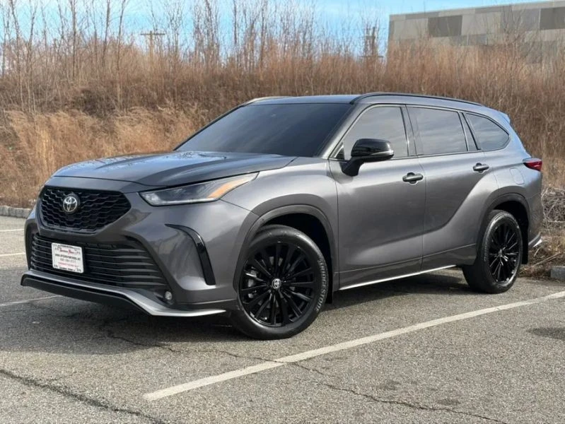 2023 Toyota Highlander - Image 4 of 12