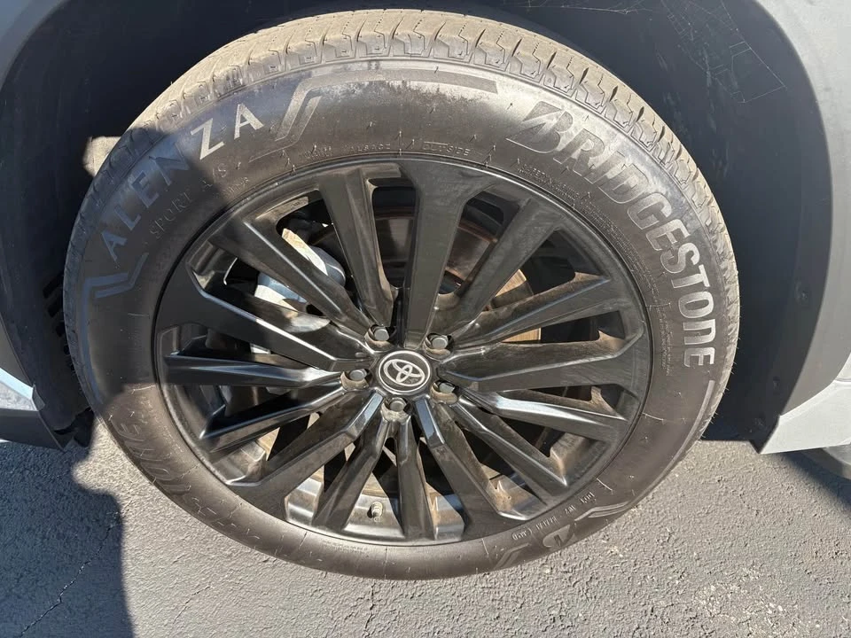 2023 Toyota Highlander - Image 6 of 8