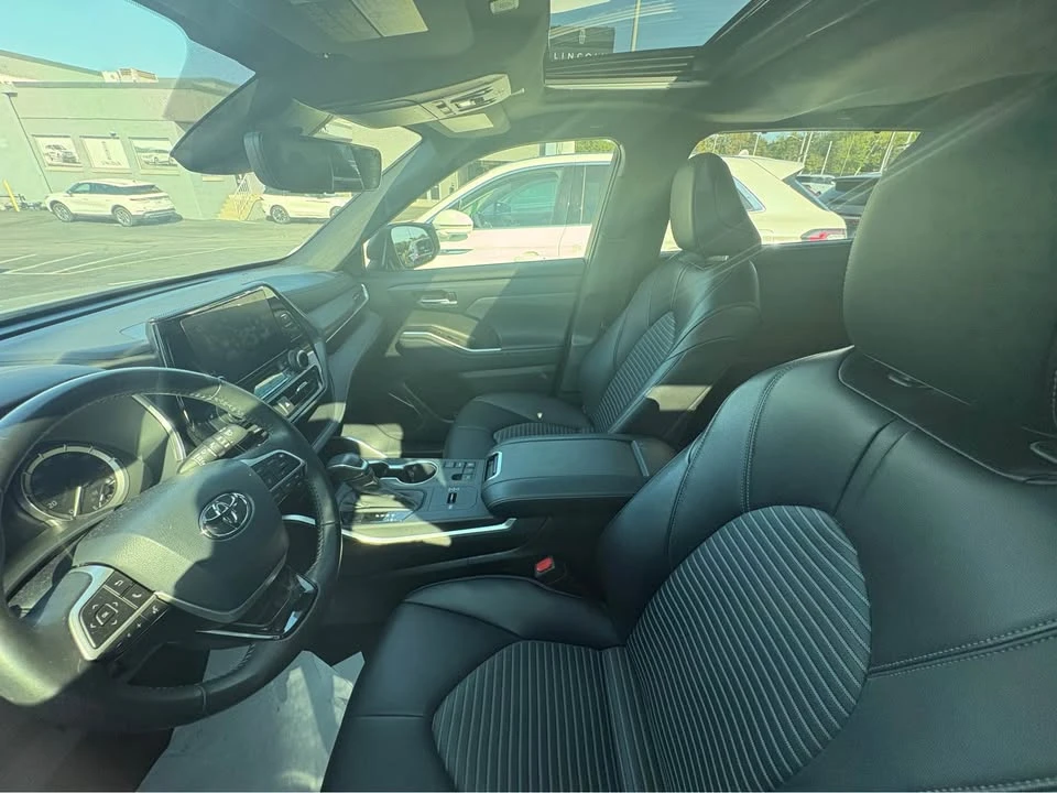 2023 Toyota Highlander - Image 7 of 8