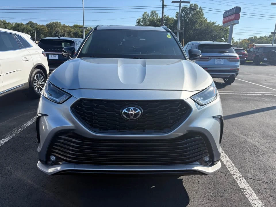 2023 Toyota Highlander - Image 2 of 8