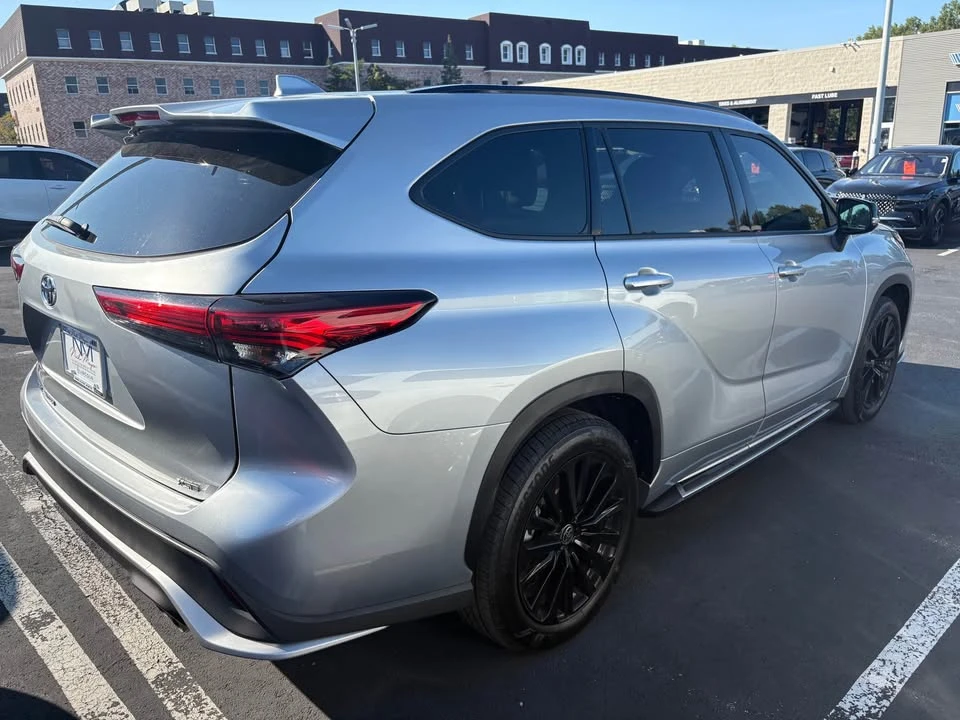 2023 Toyota Highlander - Image 4 of 8