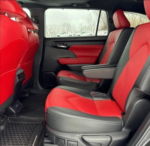 2023 Toyota Highlander - Image 10 of 13