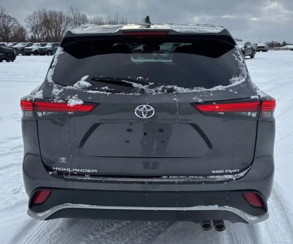 2023 Toyota Highlander - Image 2 of 13