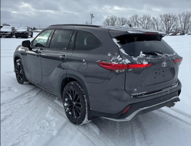2023 Toyota Highlander - Image 11 of 13