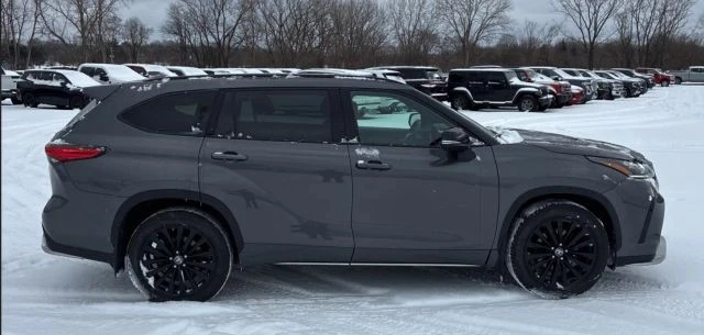 2023 Toyota Highlander - Image 3 of 13