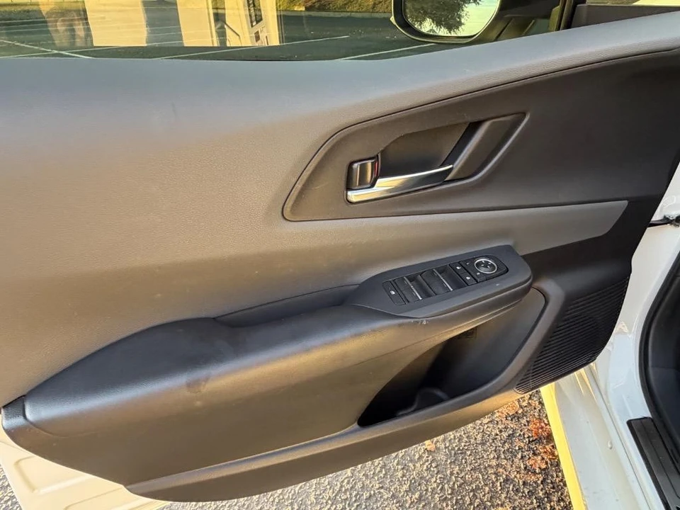 2023 Toyota Prius 5th Gen - Image 5 of 21