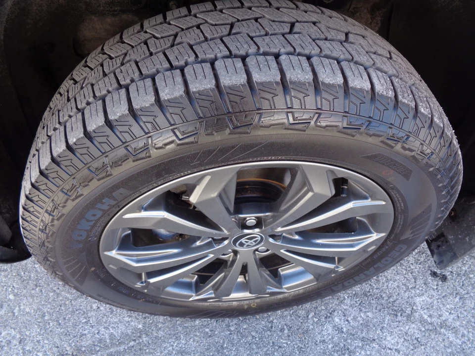 2023 Toyota RAV4 5th Gen - Image 10 of 21