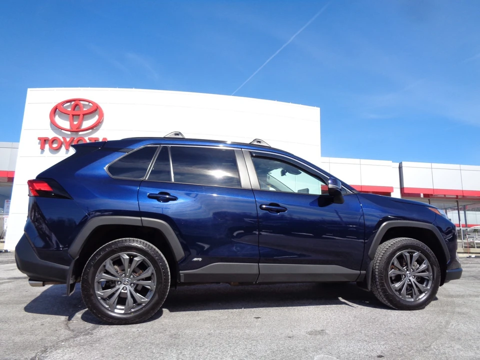 2023 Toyota RAV4 5th Gen - Image 3 of 21
