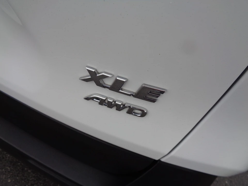 2023 Toyota RAV4 5th Gen - Image 17 of 21
