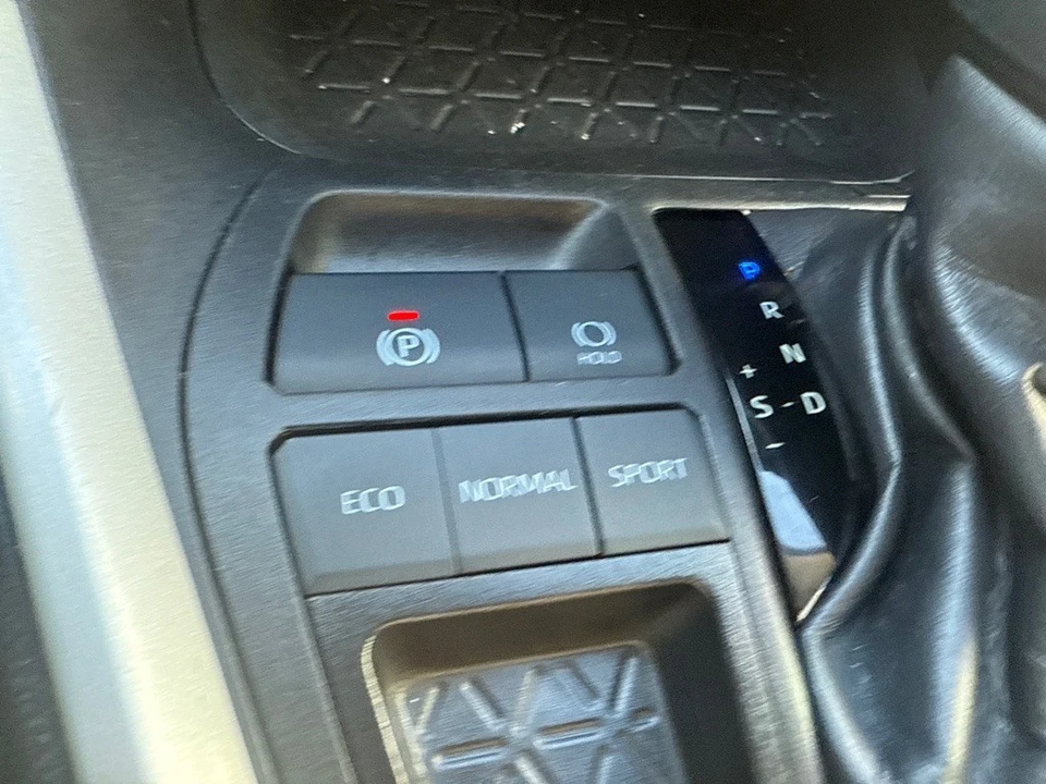 2023 Toyota RAV4 5th Gen - Image 17 of 21