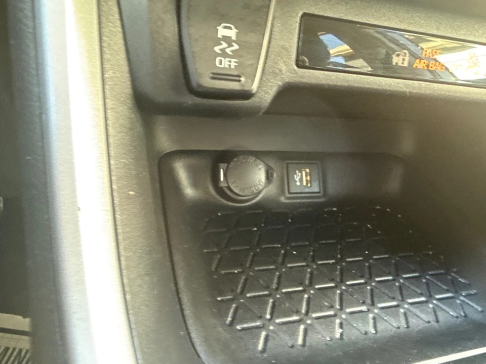 2023 Toyota RAV4 5th Gen - Image 18 of 21