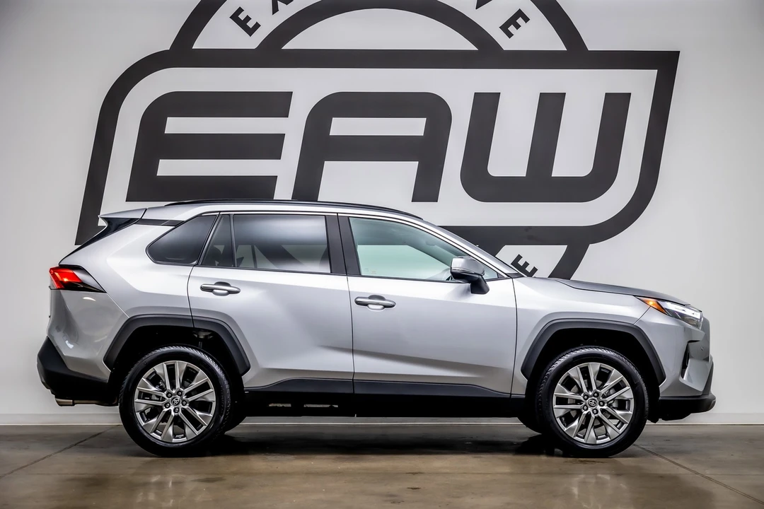 2023 Toyota RAV4 5th Gen - Image 9 of 12
