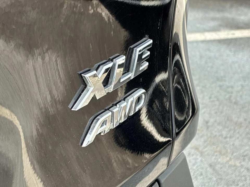 2023 Toyota RAV4 5th Gen - Image 12 of 21
