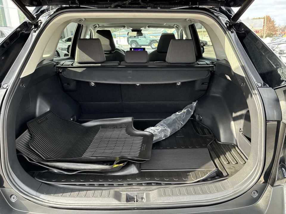 2023 Toyota RAV4 5th Gen - Image 13 of 21
