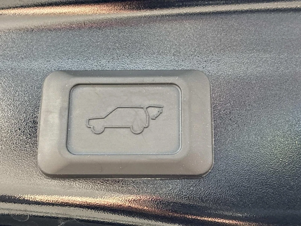 2023 Toyota RAV4 5th Gen - Image 15 of 21