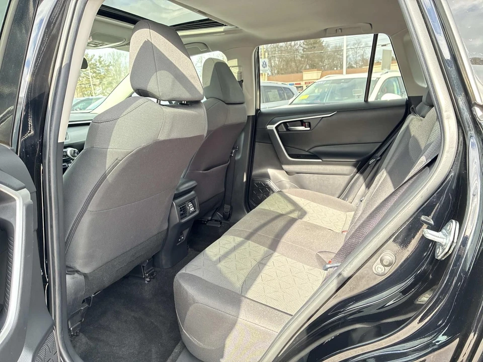 2023 Toyota RAV4 5th Gen - Image 16 of 21