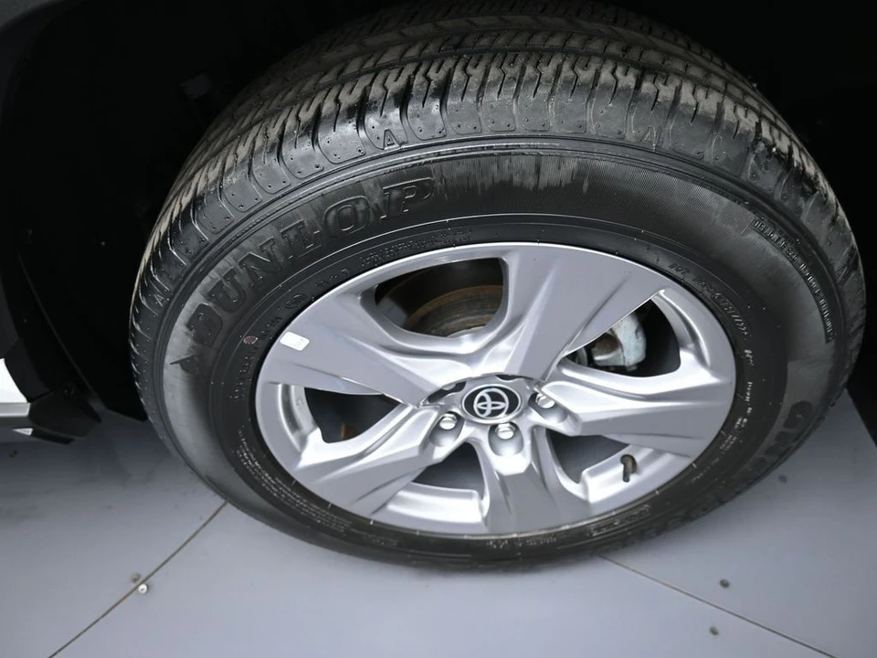 2023 Toyota RAV4 5th Gen - Image 15 of 21