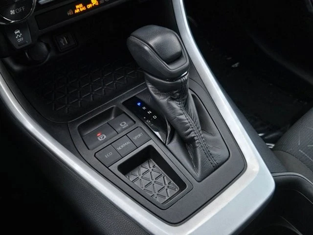 2023 Toyota RAV4 5th Gen - Image 16 of 21