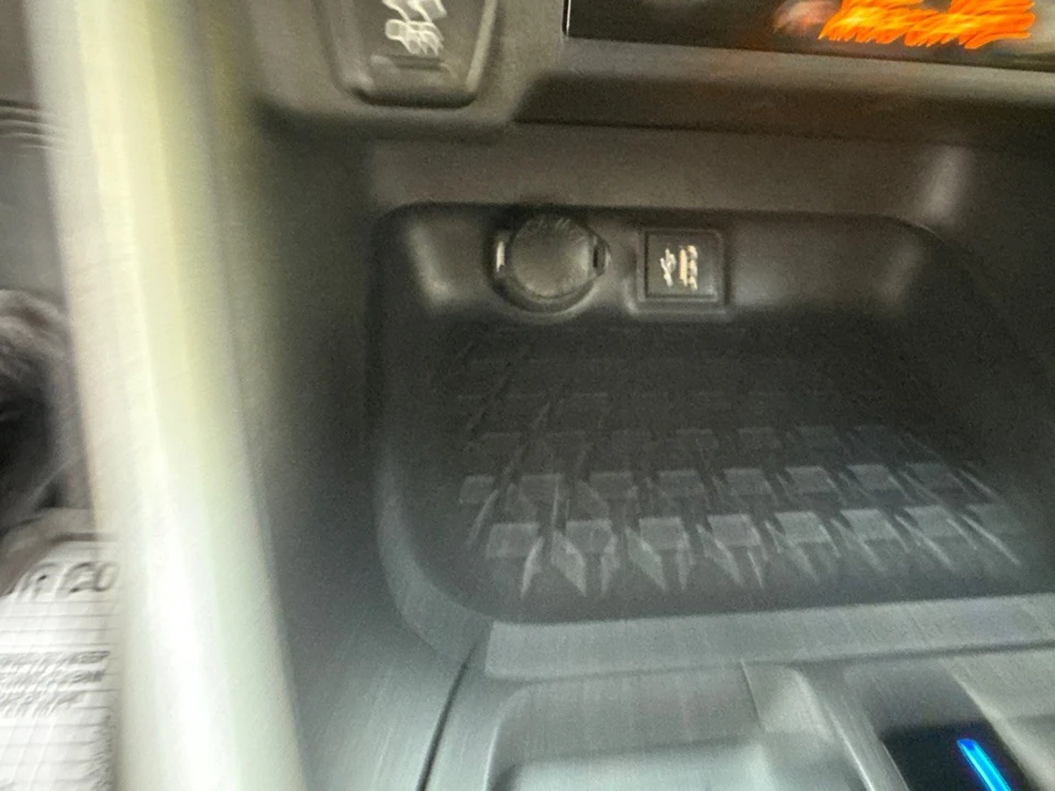 2023 Toyota RAV4 5th Gen - Image 13 of 16