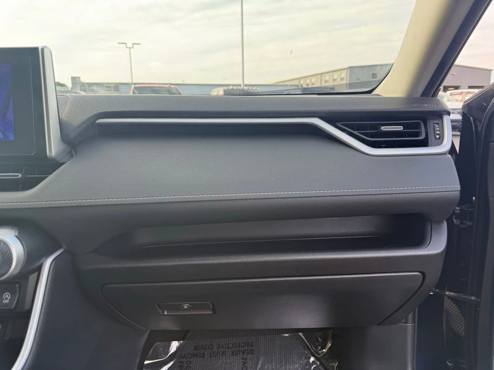 2023 Toyota RAV4 5th Gen - Image 16 of 21