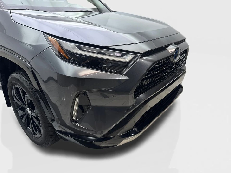 2023 Toyota RAV4 5th Gen - Image 17 of 21