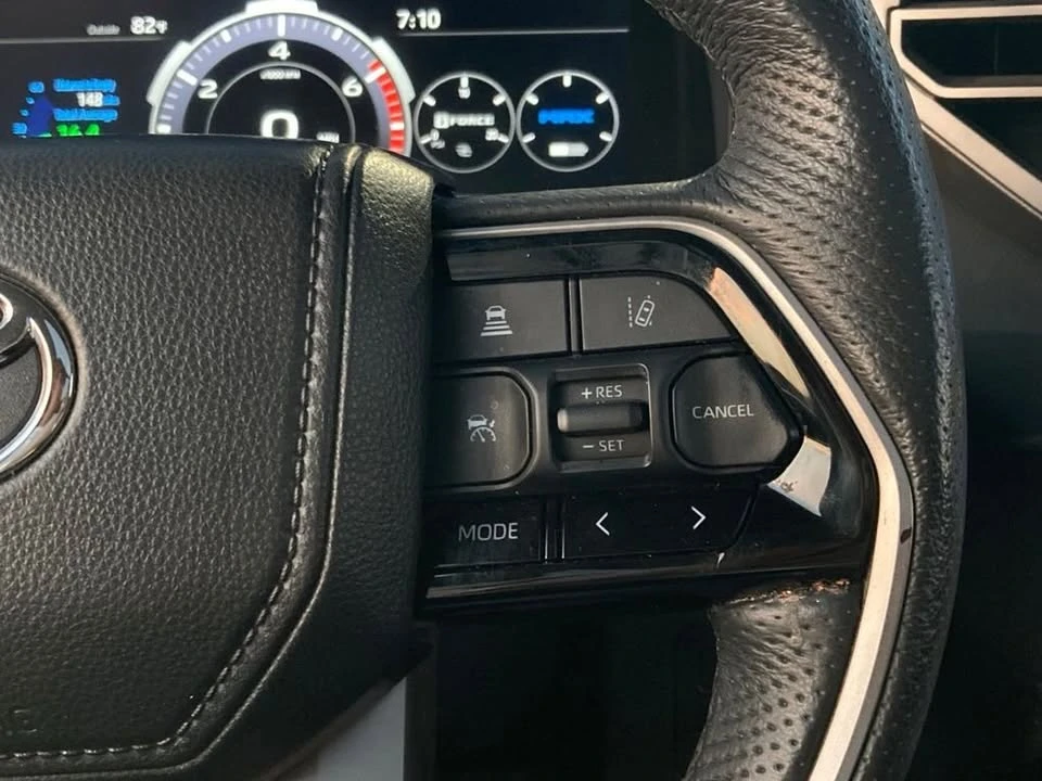 2023 Toyota Sequoia 3rd Gen - Image 17 of 18