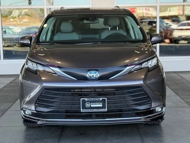 2023 Toyota Sienna 4th Gen - Image 5 of 12