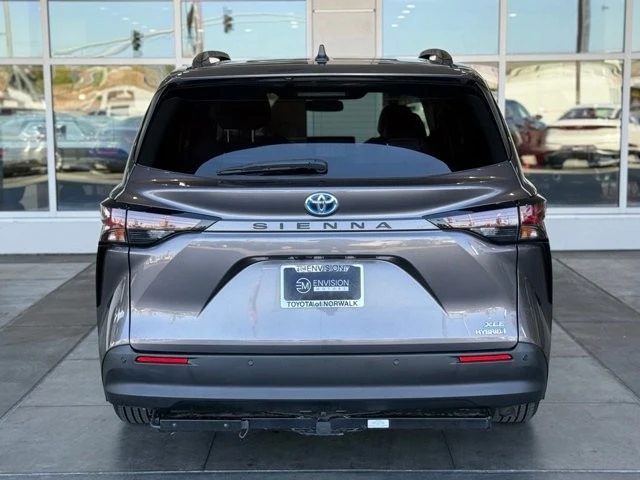 2023 Toyota Sienna 4th Gen - Image 11 of 12