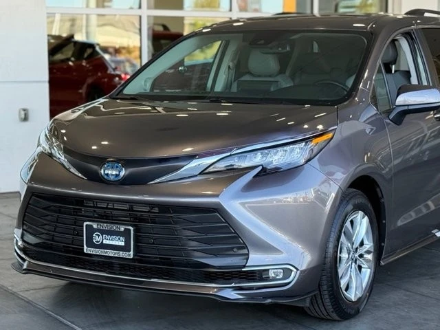 2023 Toyota Sienna 4th Gen - Image 3 of 12