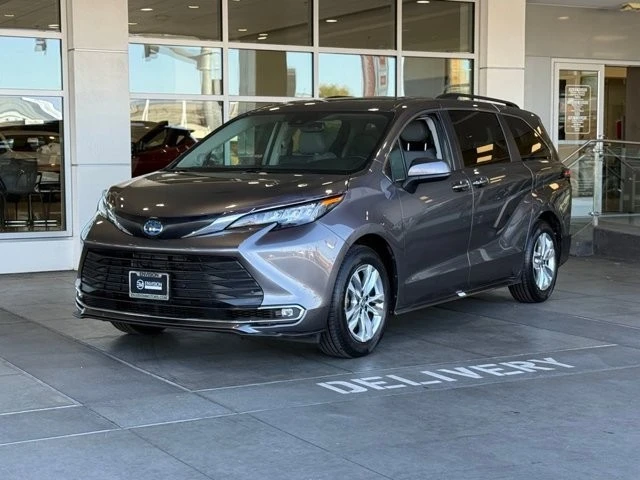 2023 Toyota Sienna 4th Gen - Image 2 of 12
