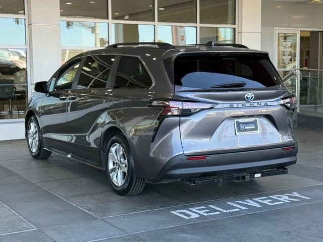 2023 Toyota Sienna 4th Gen - Image 10 of 12