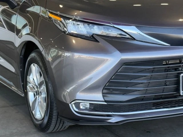 2023 Toyota Sienna 4th Gen - Image 9 of 12