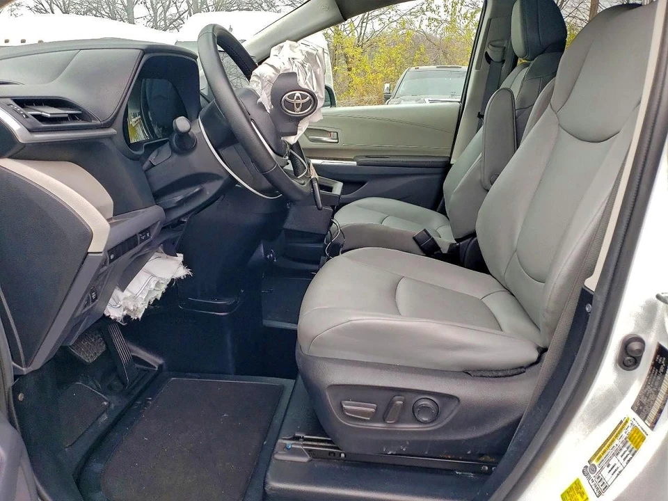 2023 Toyota Sienna 4th Gen - Image 6 of 13