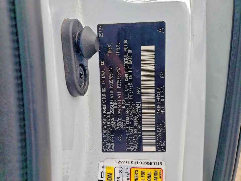 2023 Toyota Sienna 4th Gen - Image 11 of 13