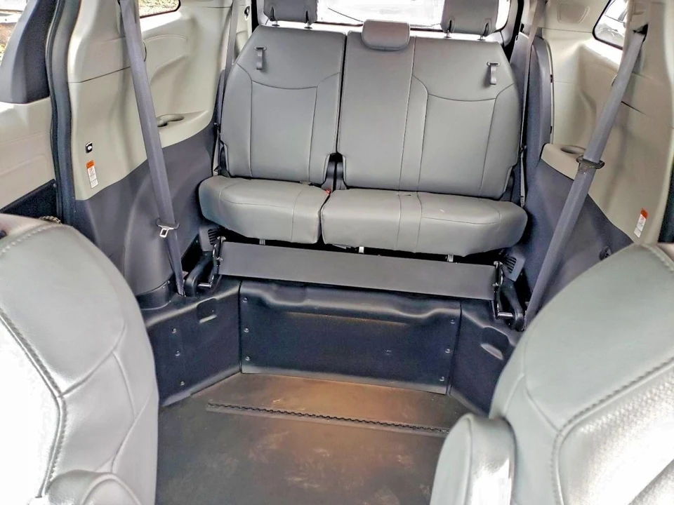 2023 Toyota Sienna 4th Gen - Image 8 of 13