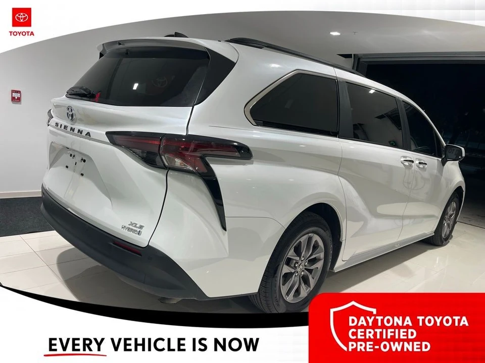2023 Toyota Sienna 4th Gen - Image 9 of 12
