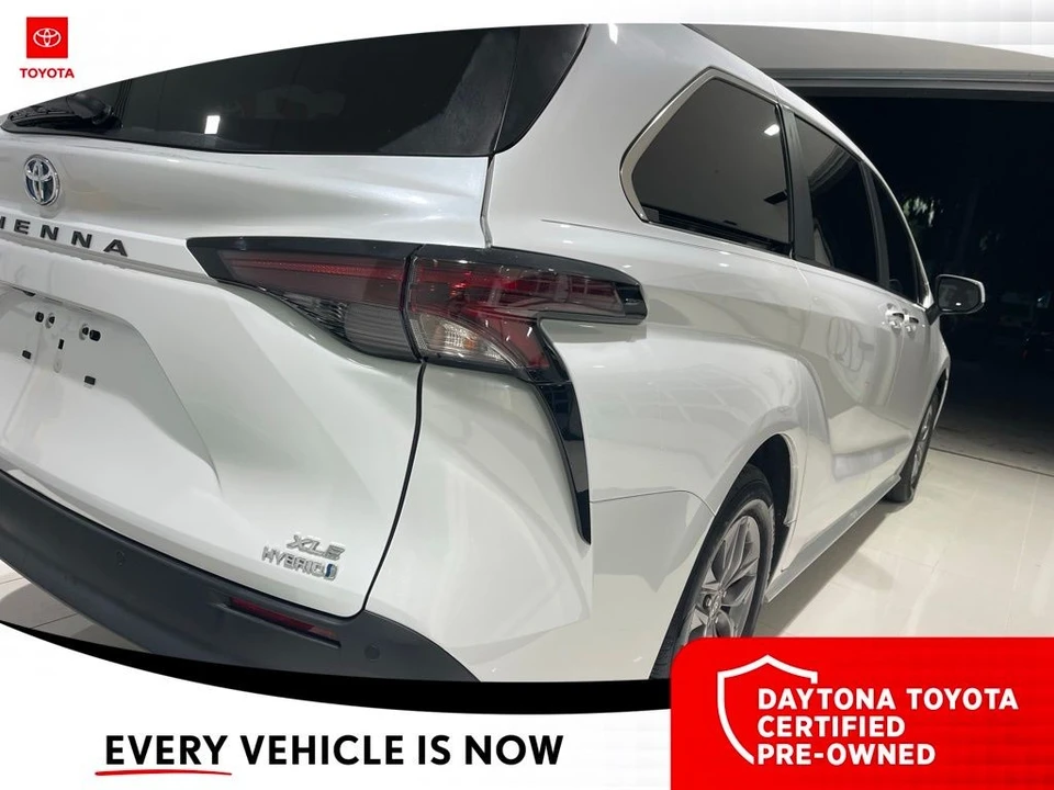 2023 Toyota Sienna 4th Gen - Image 10 of 12